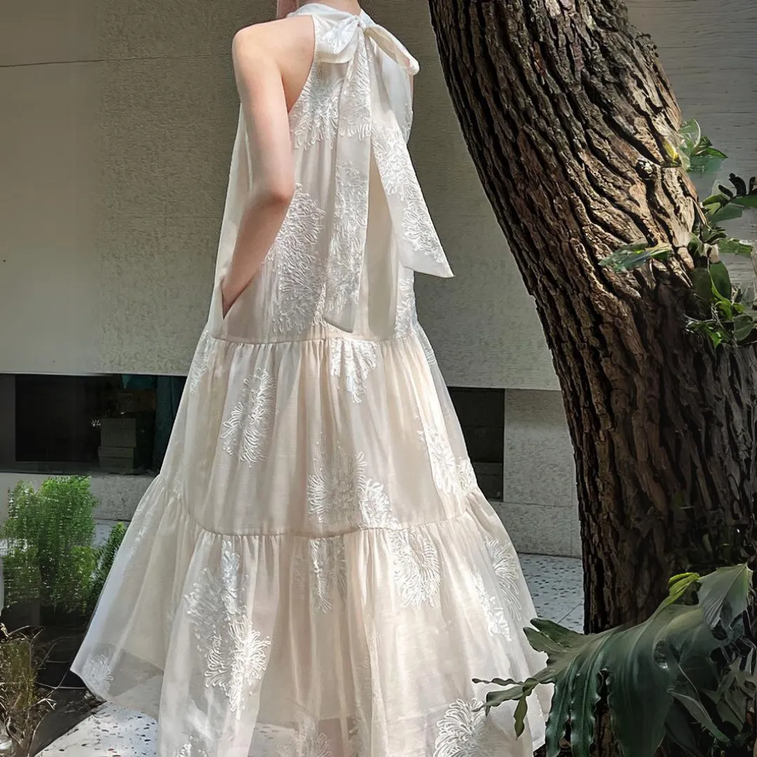 新中式刺绣提花挂脖吊带连衣裙 New Chinese Style Embroidered Jacquard Halter Dress