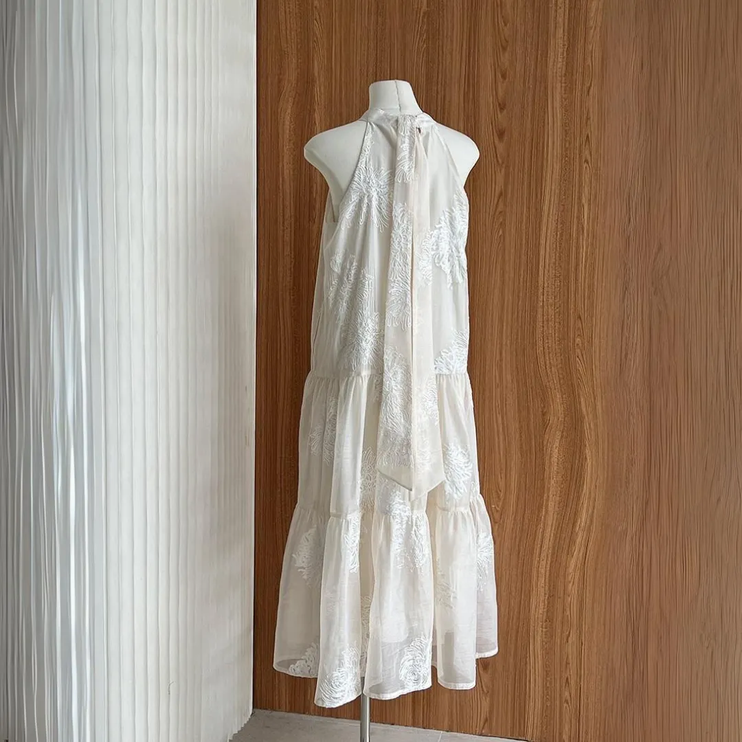 新中式刺绣提花挂脖吊带连衣裙 New Chinese Style Embroidered Jacquard Halter Dress