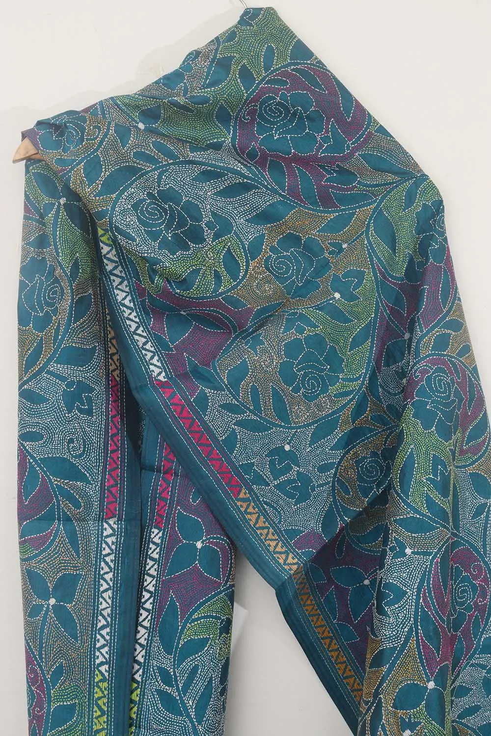 Blue Hand Embroidered Kantha Pure Bangalore Silk Stole: Elegant and Exquisite Fashion Accessory