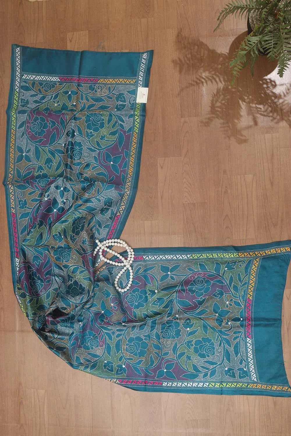 Blue Hand Embroidered Kantha Pure Bangalore Silk Stole: Elegant and Exquisite Fashion Accessory