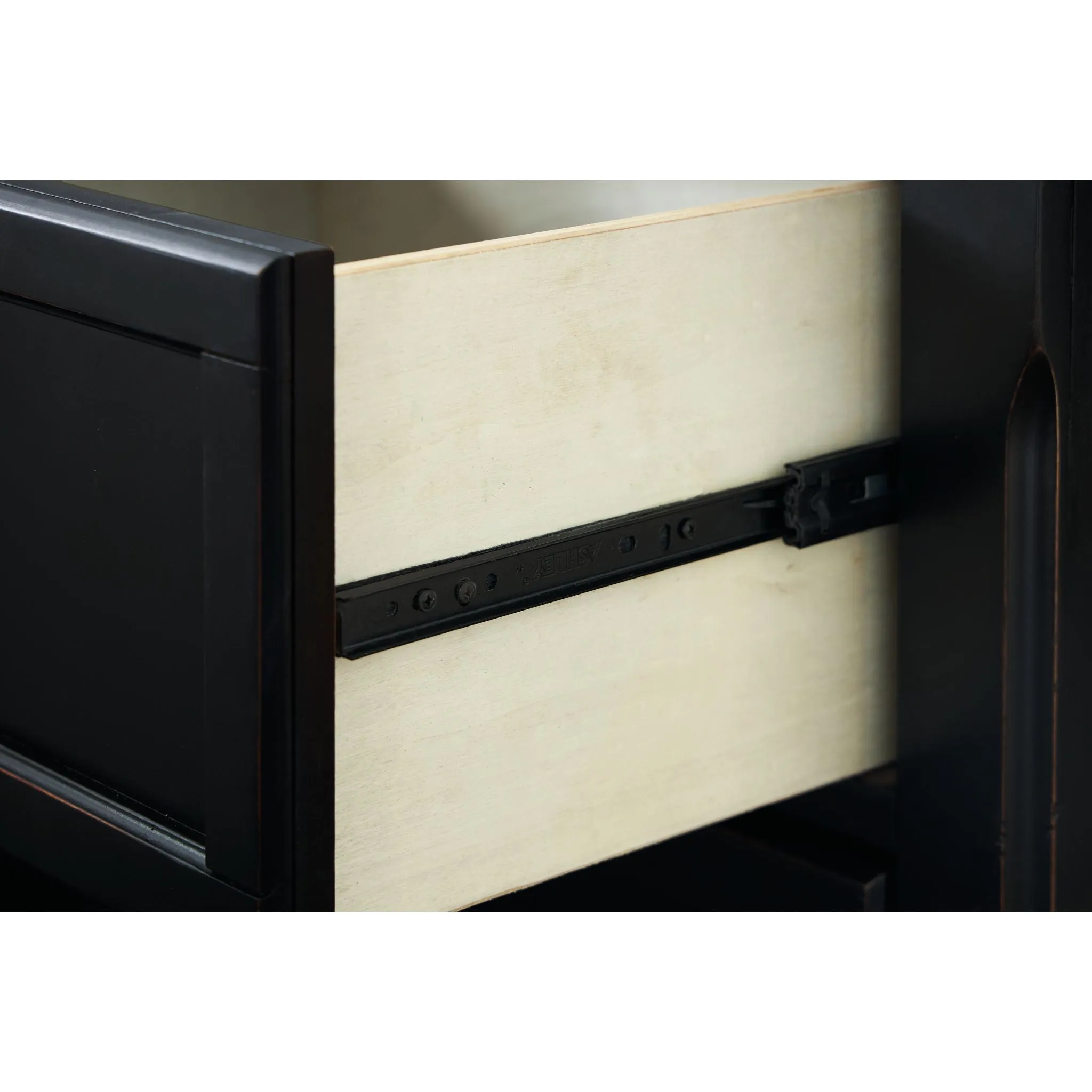 Chylanta Chest - Black