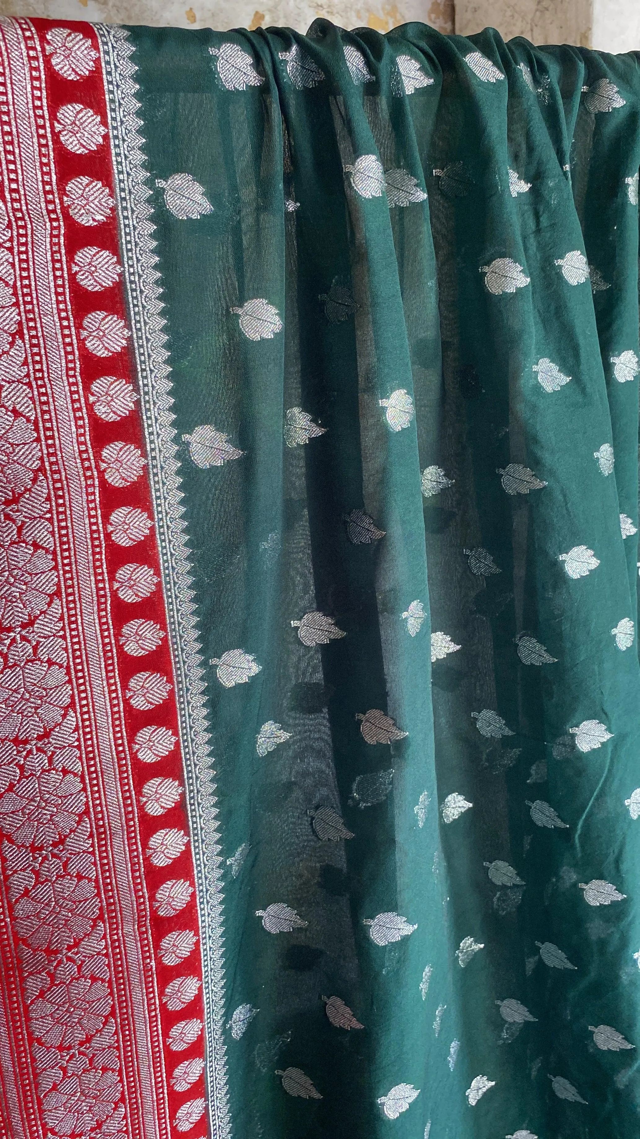 Elegant and Timeless: Handwoven Green Pure Chiffon Banarasi Sari