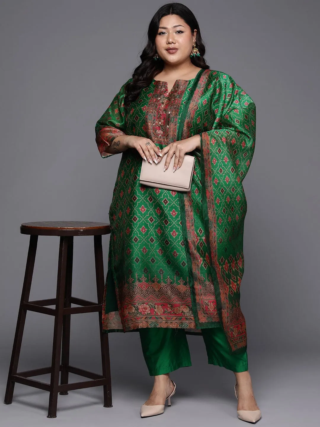Varanga Women Plus Size Green Ethnic Motif Printed Straight Kurta Paired With Tonal Bottom And Printed Dupatta.