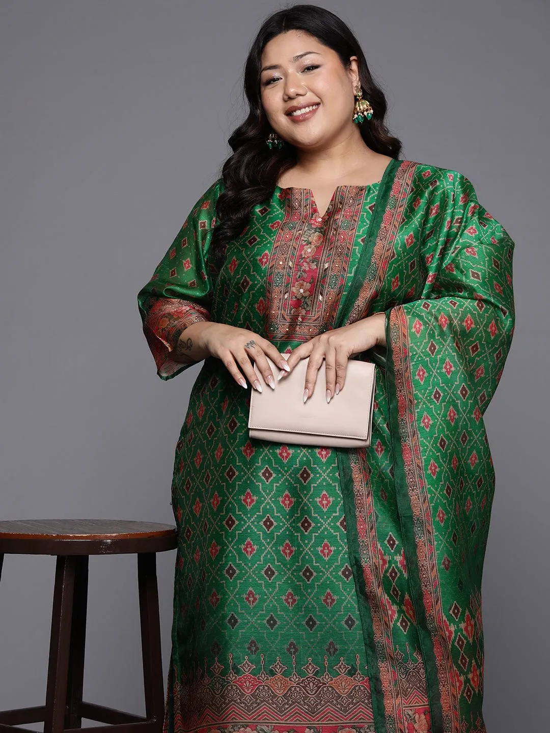 Varanga Women Plus Size Green Ethnic Motif Printed Straight Kurta Paired With Tonal Bottom And Printed Dupatta.